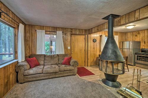 2 Cozy Cabins With Snowmobile Parking Near The Lake!