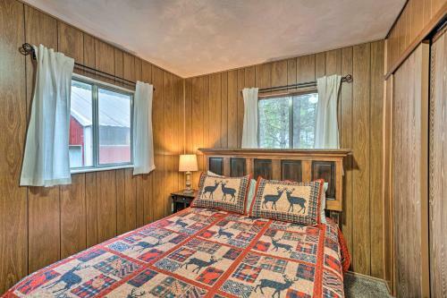 2 Cozy Cabins With Snowmobile Parking Near The Lake!