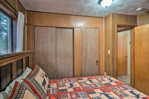 2 Cozy Cabins With Snowmobile Parking Near The Lake!