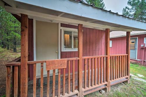 2 Cozy Cabins With Snowmobile Parking Near The Lake!