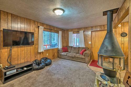 2 Cozy Cabins With Snowmobile Parking Near The Lake!