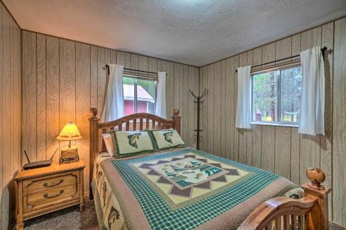 2 Cozy Cabins With Snowmobile Parking Near The Lake!
