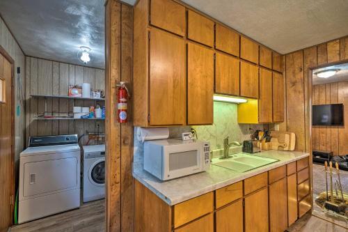 2 Cozy Cabins With Snowmobile Parking Near The Lake!