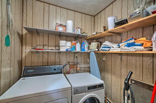 2 Cozy Cabins With Snowmobile Parking Near The Lake!