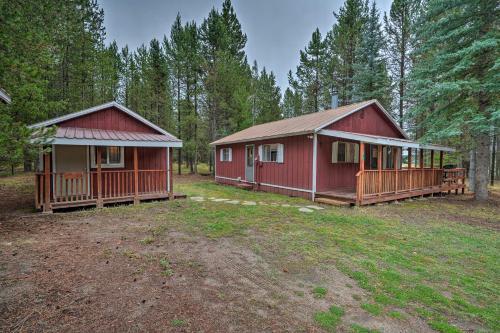 2 Cozy Cabins With Snowmobile Parking Near The Lake!