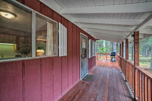 2 Cozy Cabins With Snowmobile Parking Near The Lake!