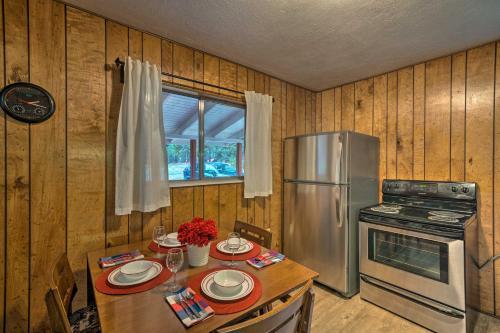 2 Cozy Cabins With Snowmobile Parking Near The Lake!