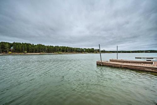 2 Cozy Cabins With Snowmobile Parking Near The Lake!