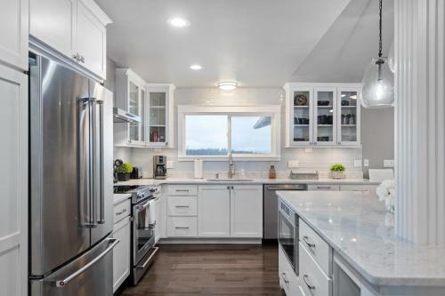 Lakeview Luxury