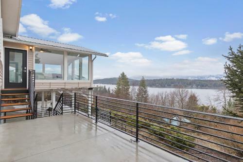 Lakeview Luxury