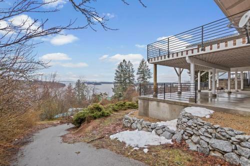 Lakeview Luxury