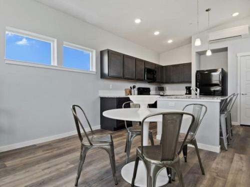 Getaway In Garden City At Coffey Villas