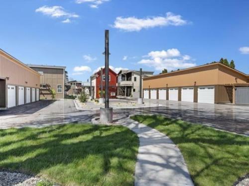 Getaway In Garden City At Coffey Villas