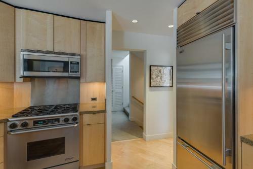 Ws - Warm Springs Road - 3026b (st)