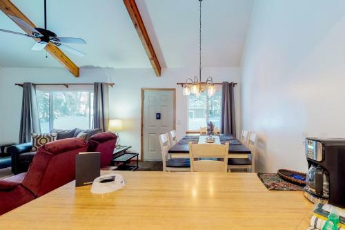 Pinewood Delightful Retreat