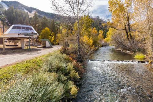 Delightful International Village Getaway