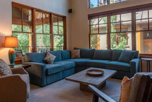 Upscale 1 Bedroom Timbers, Walk To Town