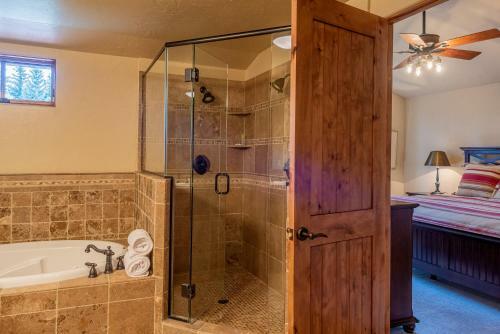 Upscale 3 Bedroom Timbers Condo, Walk To Town