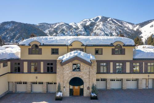 Colonnade Residence 11
