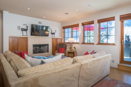 The Nest At Westridge
