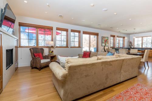 The Nest At Westridge