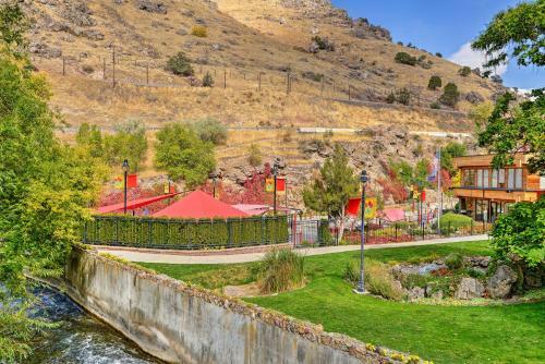 Apartamento Central Lava Hot Springs Studio With Deck And Views!