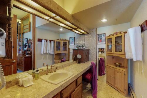 Saddleview Retreat