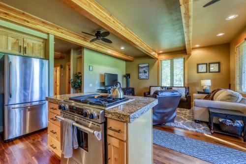 Shiner Creek Retreat