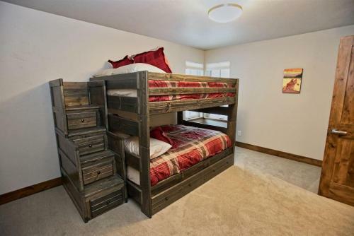 Silverpine Hideaway By Casago Mccall - Donerightmanagement