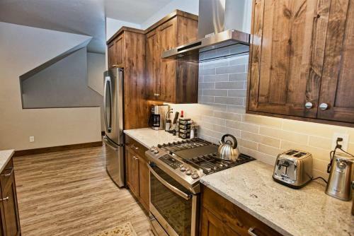 Silverpine Hideaway By Casago Mccall - Donerightmanagement