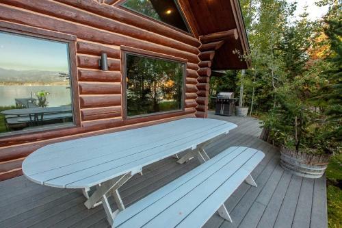 Oden Bay Log Home