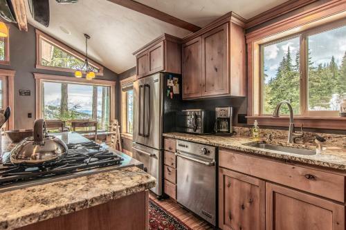 3 Bed 3 Bath Vacation Home In Schweitzer Mountain