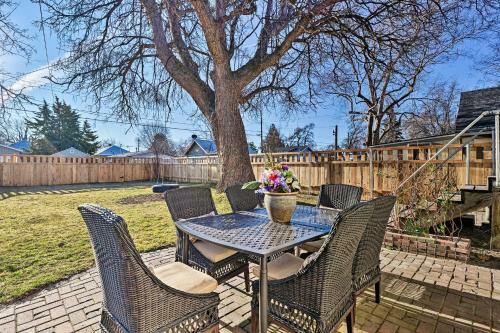 Historic Home With Patio - 22 Miles To Boise!