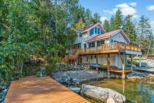 Waterfront Cabin On Bottle Bay Road