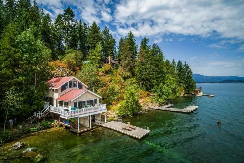 Waterfront Cabin On Bottle Bay Road