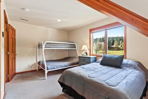 Lakeview Home With New Hot Tub - Sleeps 10