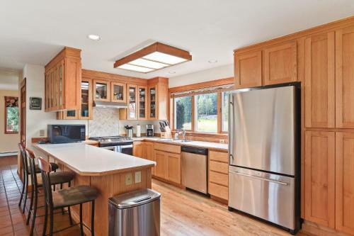 Lakeview Home With New Hot Tub - Sleeps 10