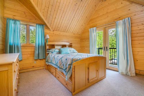 Antler Cove Log Home
