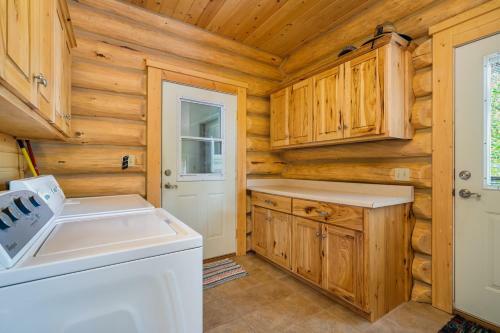 Antler Cove Log Home