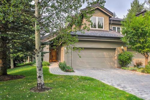 Sun Valley Townhome On Golf Course Near Ski Lifts!
