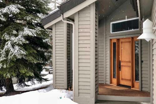 Sun Valley Townhome On Golf Course Near Ski Lifts!