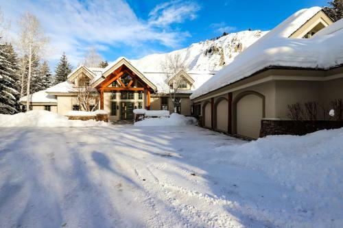 Lane Ranch Mountain Retreat