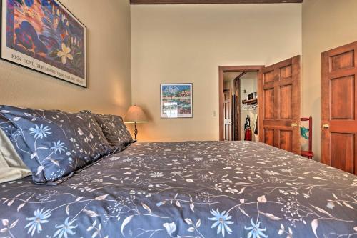 Unique Mountain Getaway With 2 Furnished Decks