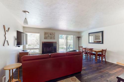 2498 Indian Springs