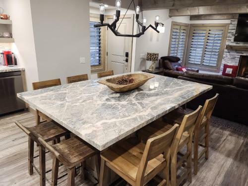 Apartamento Sun Valley Village Ski Getaway - Walk Everywhere! Condo