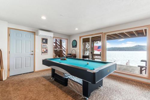 Lakefront Seclusion