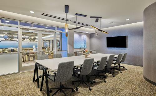 Hotel Springhill Suites By Marriott Chicago Chinatown