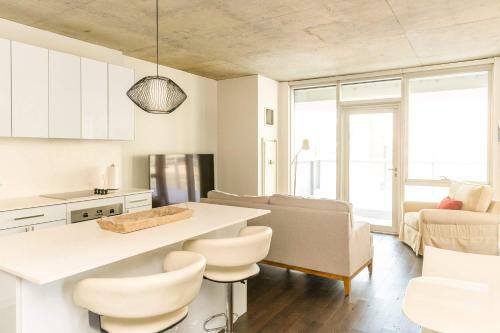 1br Luxury Apartment With Private Office, Terrace, Gym & Pool