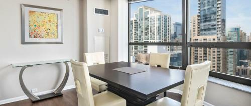 Hotel Luxury Downtown Chicago Suites