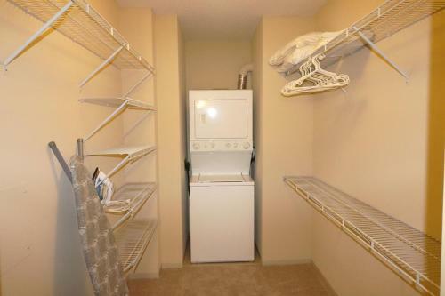 Apartamento Had A Pleasant Visit On Dch 215 West Washington